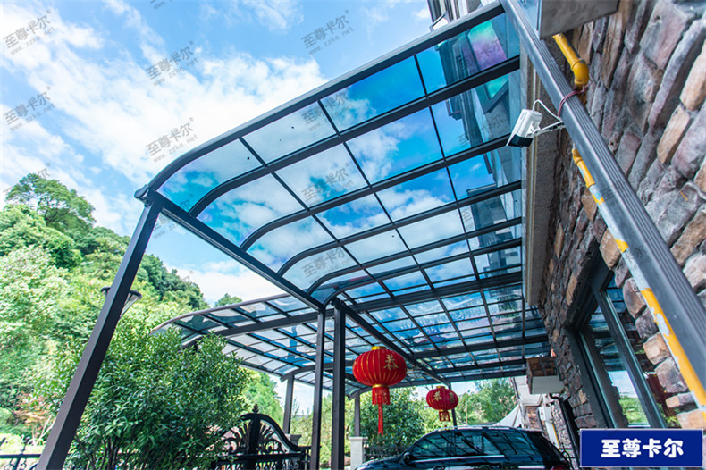 雨棚廠家告訴你：家庭安裝雨棚使用什么材質好