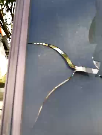 直擊丨因質(zhì)量原因，至尊卡爾現(xiàn)場拆業(yè)主家鋁合金車棚