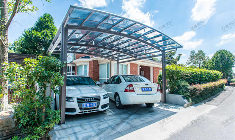 你知道為什么現(xiàn)在人們搭建車棚用聚碳酸酯板呢？