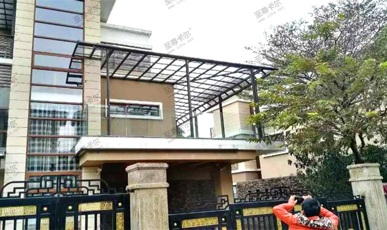 家里有條件的前提下,最好安裝上遮陽(yáng)雨棚