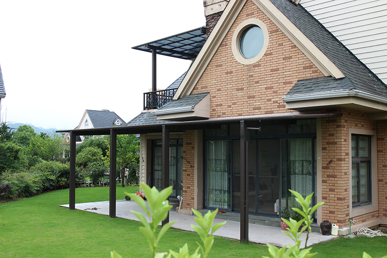 鋼化玻璃雨棚和耐力板雨棚，看看我家安裝雨棚的經歷