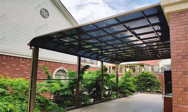 露天雨棚用什么材料好？用過這種材質雨棚的都說好