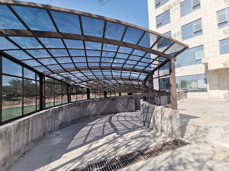 地下車庫出入口雨棚用什么材質好，用過這種材質的都說好！