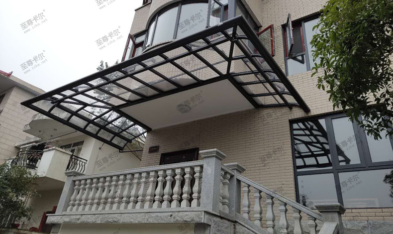 耐力板雨棚的缺點，耐力板雨棚使用壽命多長？