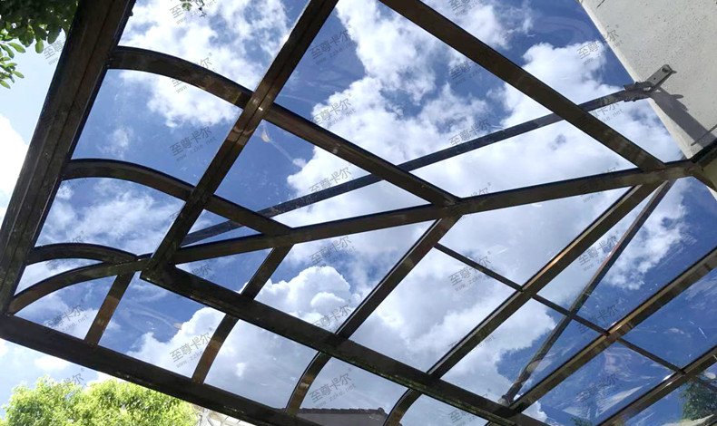 透明雨棚用這種材料還不晚！你家的雨棚用的是這種材料嗎？