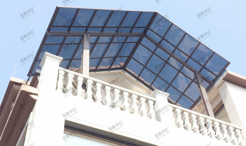 露臺(tái)如何裝修？哪些材料適合用來露臺(tái)封頂