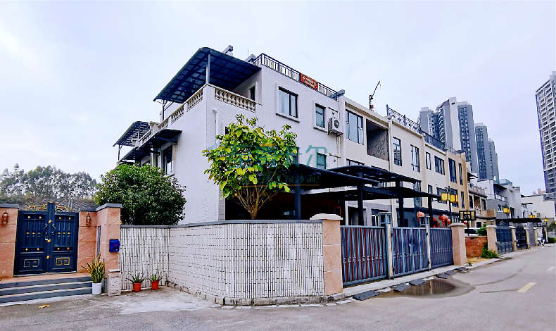 講真的，再高級(jí)的別墅，也經(jīng)不住土氣的雨棚滿(mǎn)墻裝