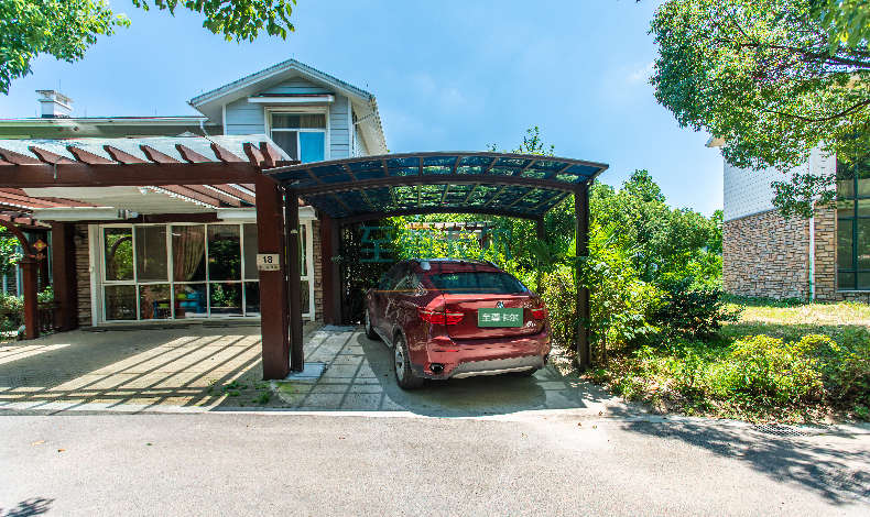 奔著“高級(jí)感”搭建的車棚，不成想，最后被專業(yè)和技術(shù)圈了粉