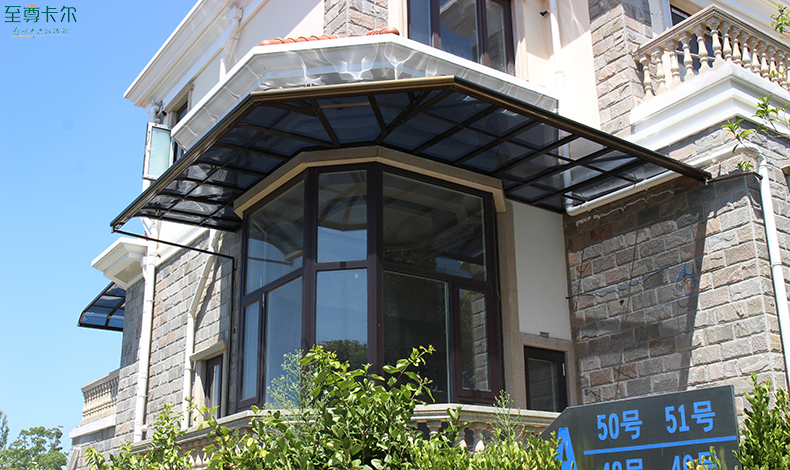 如何搭遮雨棚？做雨棚多少錢(qián)一平方米？