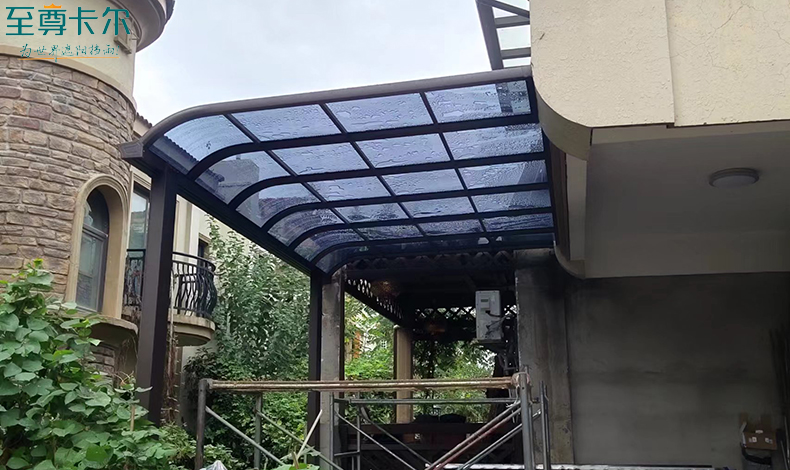 深圳寶安專(zhuān)業(yè)做家庭雨棚的廠家？陽(yáng)臺(tái)雨棚上門(mén)安裝？